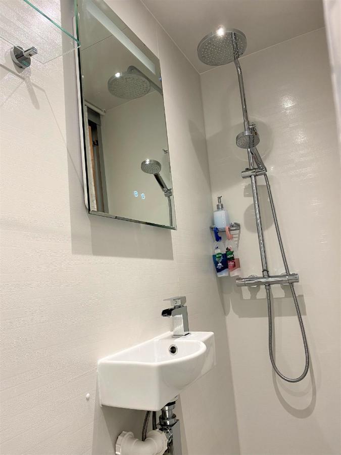 En-Suite Nook Near Forest & Sea, Super Value With Fridge, Microwave And Tv Lymington Exterior foto