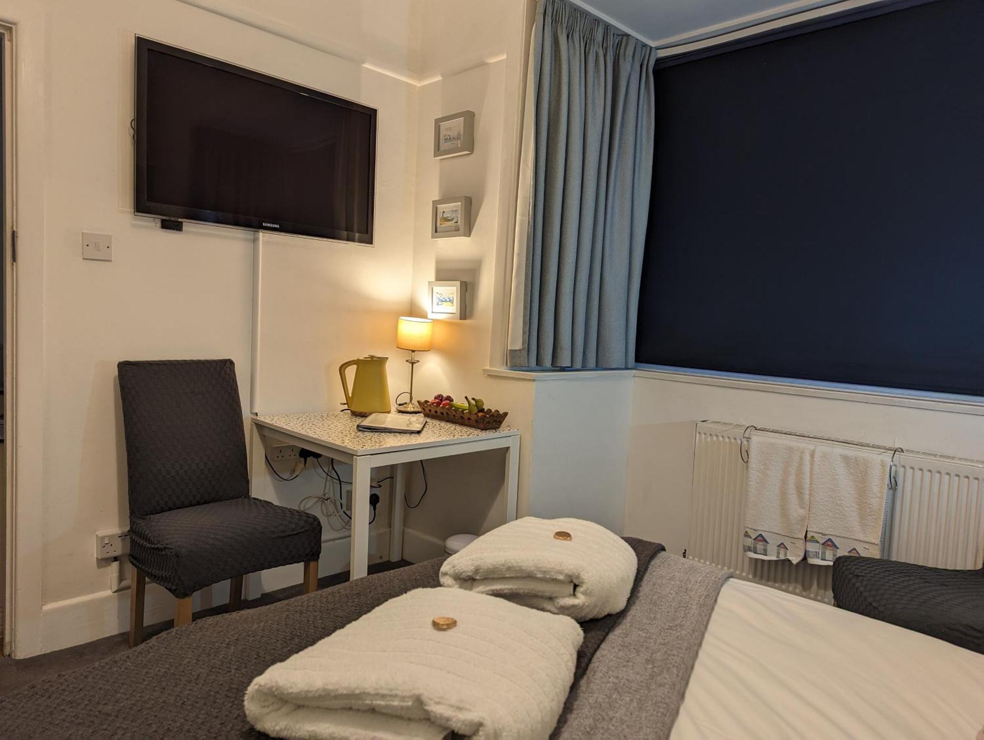 En-Suite Nook Near Forest & Sea, Super Value With Fridge, Microwave And Tv Lymington Exterior foto